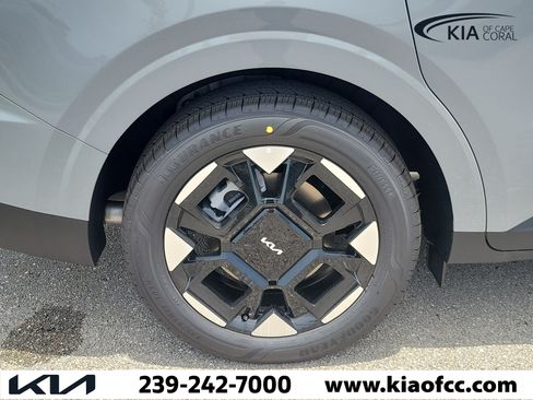 New 2026 Kia Carnival EX FWD image 9