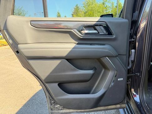 Used 2025 GMC Yukon Elevation AWD/4WD image 23