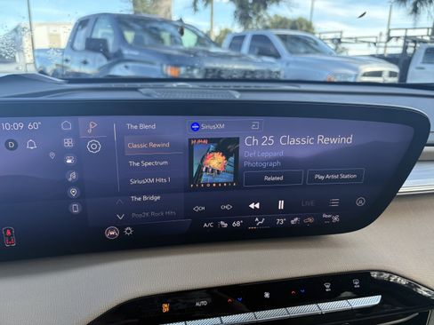 Used 2025 Buick Enclave Preferred image 12