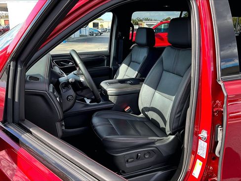 Certified 2024 Chevrolet Suburban RST w/ Luxury Package image 16