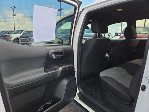 Used 2021 Toyota Tacoma TRD Off-Road w/ Technology Package image 10