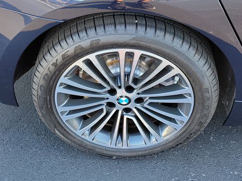 Used 2018 BMW 530i xDrive w/ Premium Package image 7