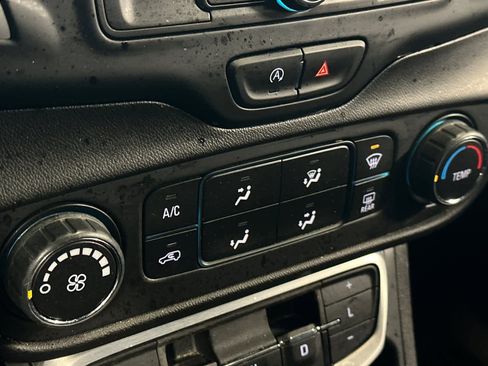 Used 2024 GMC Terrain SLE image 21