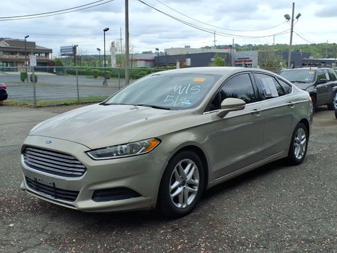 Used 2015 Ford Fusion SE FWD image 3