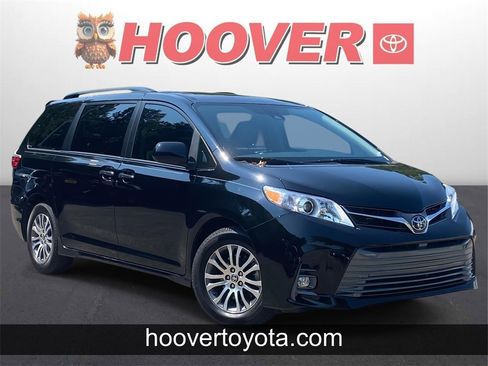 Used 2020 Toyota Sienna XLE image 1