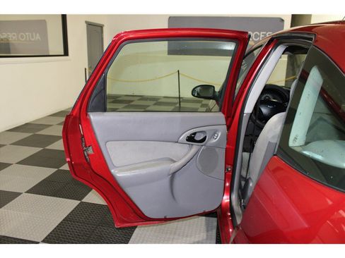 Used 2002 Ford Focus ZX5 Hatchback image 13