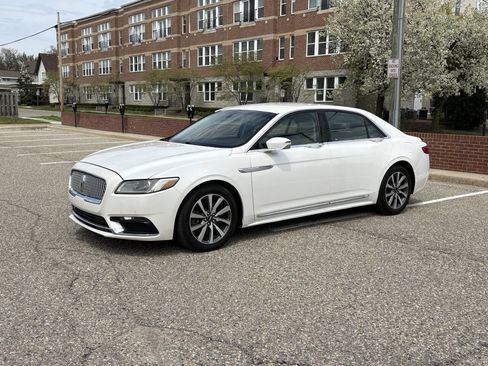 Used 2017 Lincoln Continental Premiere FWD image 16