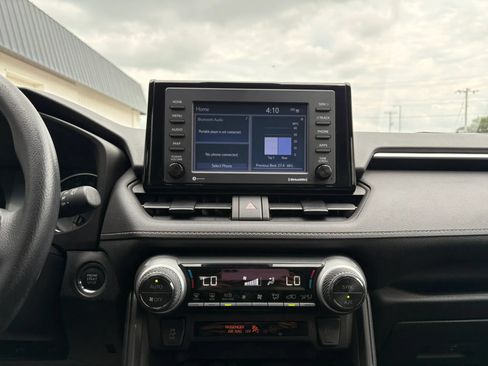 Used 2022 Toyota RAV4 XLE AWD/4WD image 19