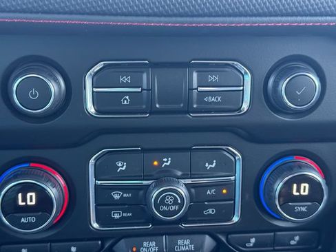 Used 2024 Chevrolet Suburban RST AWD/4WD image 37