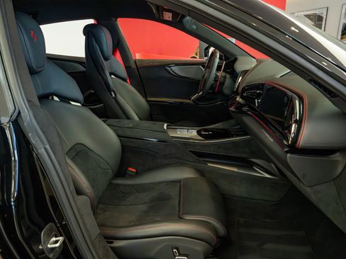 Used 2025 Ferrari Purosangue AWD/4WD image 22