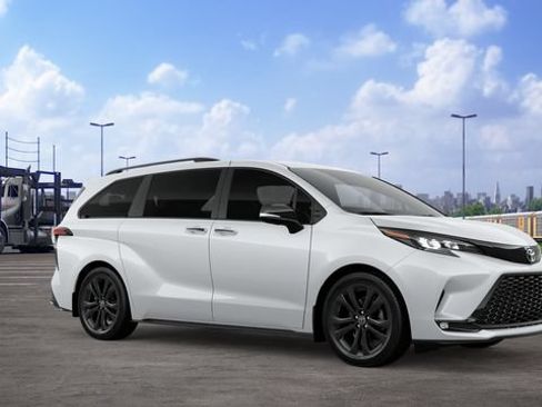 New 2026 Toyota Sienna XSE FWD image 16
