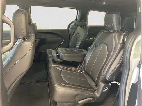 New 2026 Chrysler Pacifica Select image 14