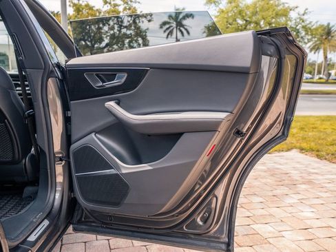 Used 2025 Audi Q8 Prestige image 38