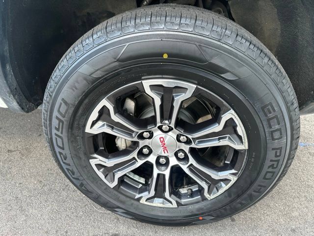 Used 2024 GMC Canyon AT4 w/ Canyon Safety Plus Package AWD/4WD image 9