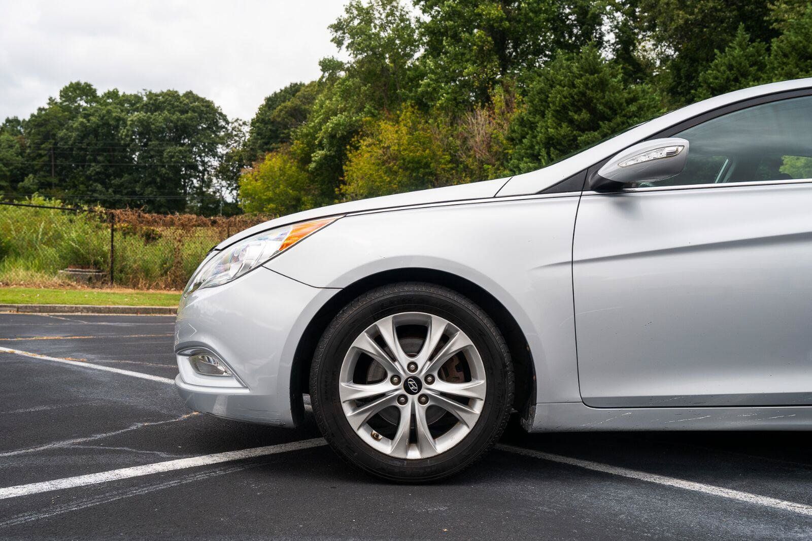 Used 2012 Hyundai Sonata Limited FWD image 3