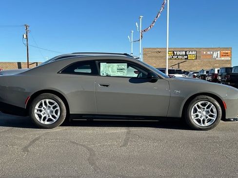 New 2025 Dodge Charger Daytona R/T w/ Sun & Sound Package AWD/4WD image 2