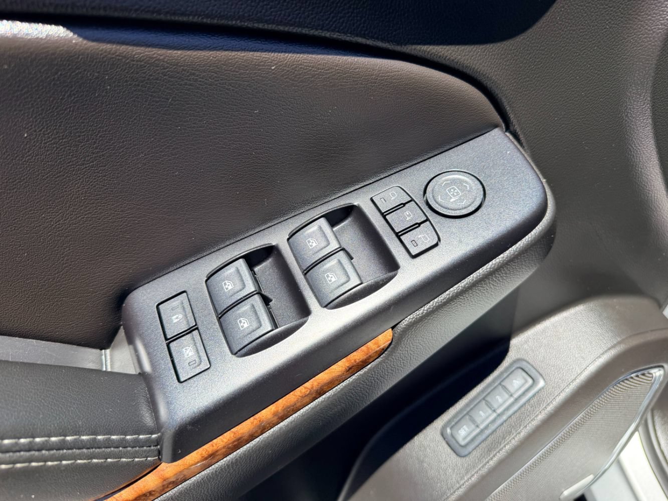 Used 2018 Chevrolet Tahoe Premier AWD/4WD image 20