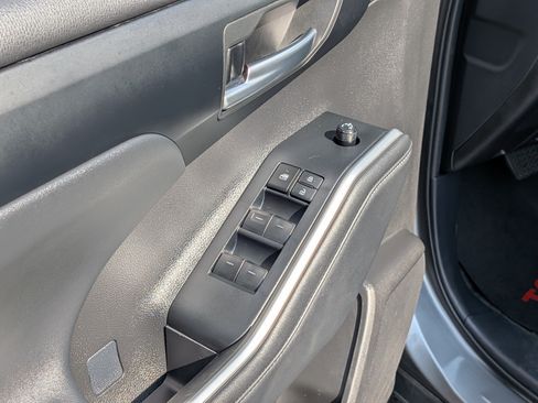 Certified 2025 Toyota Highlander XLE AWD/4WD image 17