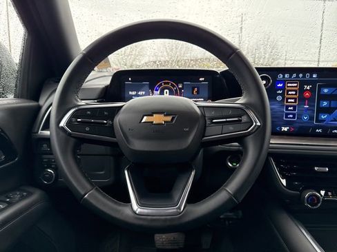 Used 2025 Chevrolet Suburban LS image 20