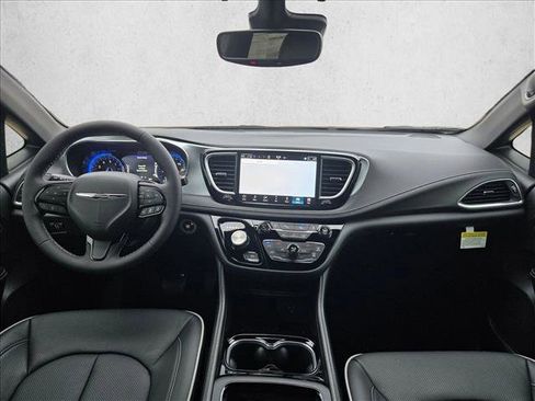 New 2026 Chrysler Pacifica Limited image 15