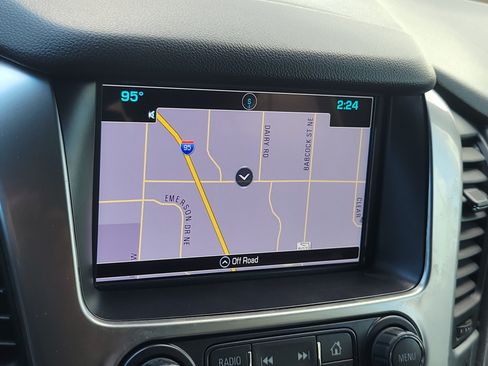 Used 2017 Chevrolet Suburban LT RWD image 20