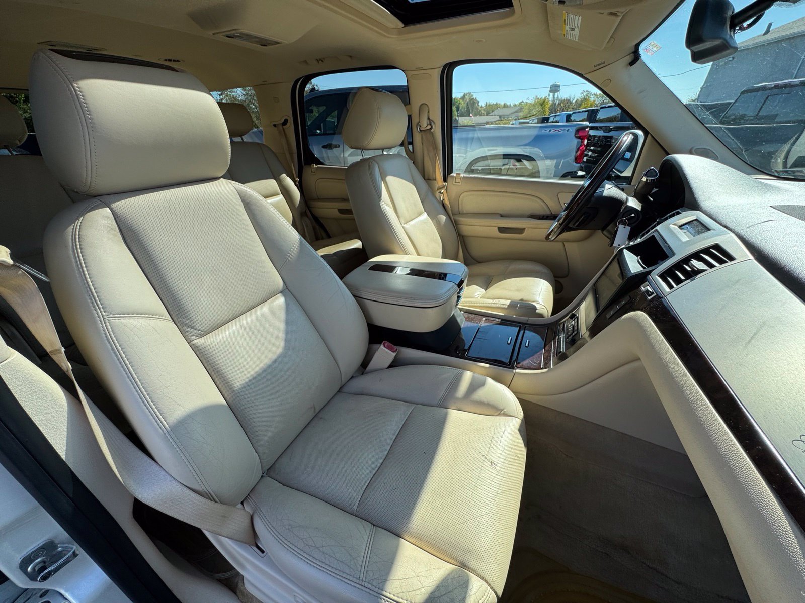 Used 2007 Cadillac Escalade AWD w/ Climate Package image 34