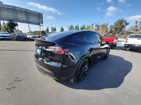 Used 2023 Tesla Model Y Performance image 8