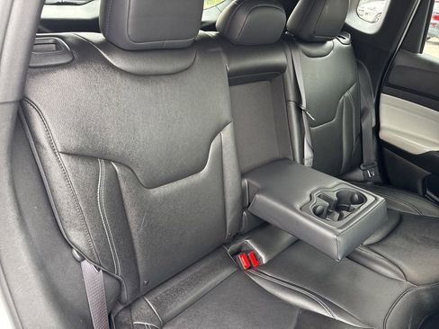 Used 2025 Jeep Compass Limited image 24