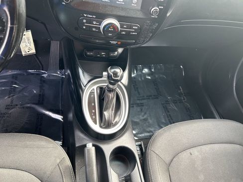 Used 2018 Kia Soul + image 18