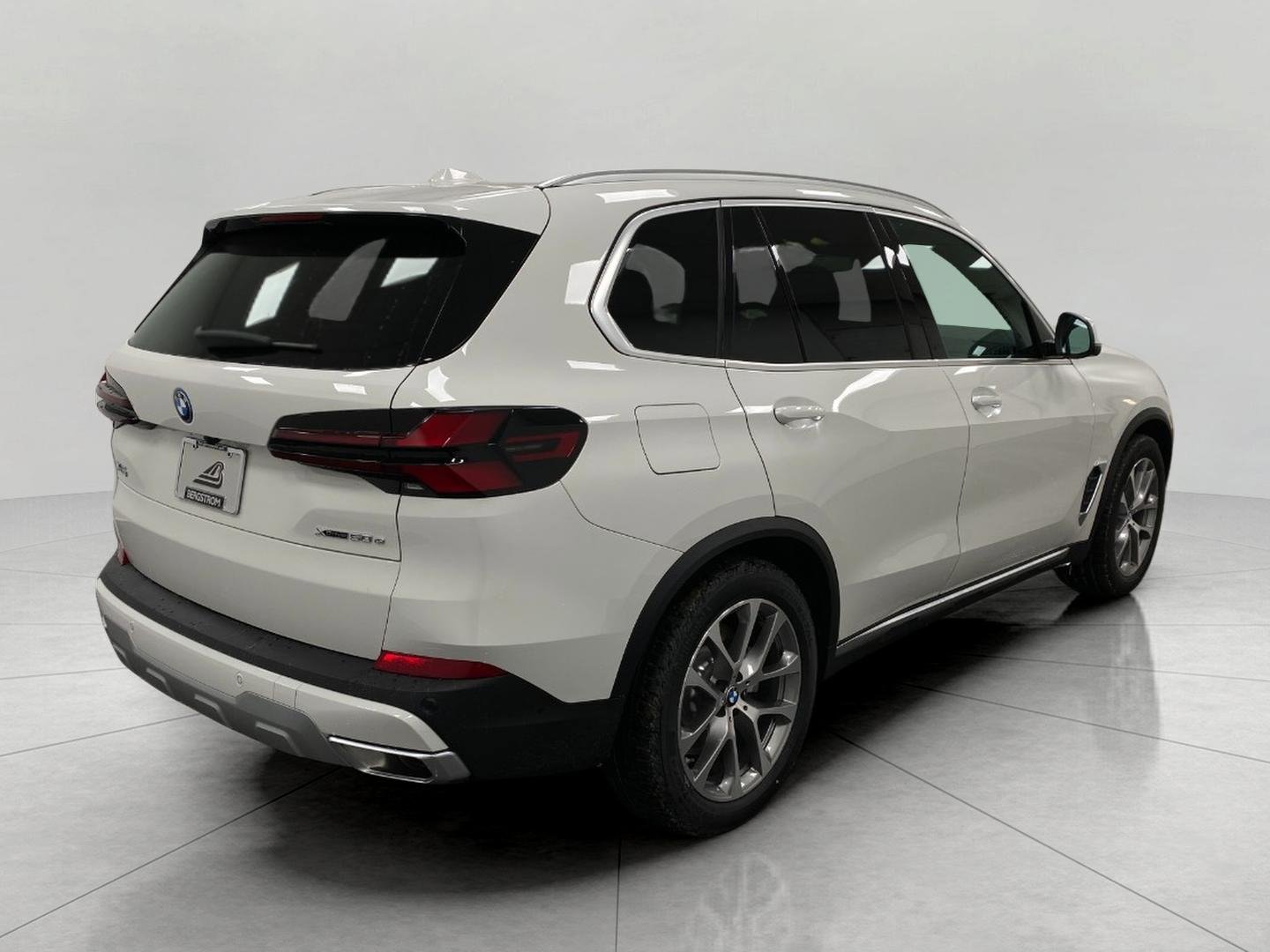 New 2026 BMW X5 xDrive50e w/ Executive Package AWD/4WD image 3