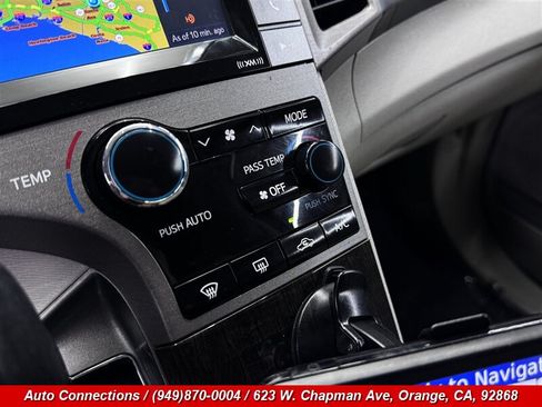 Used 2015 Toyota Venza LE FWD image 16