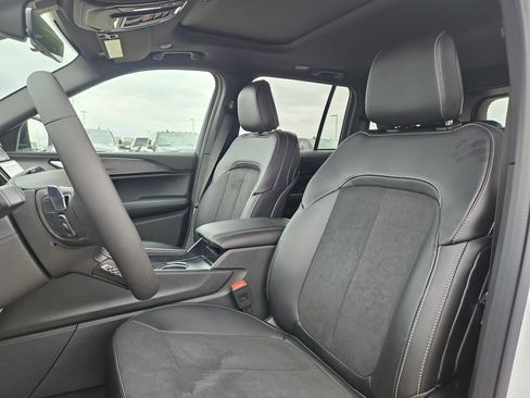 New 2025 Jeep Grand Cherokee Altitude image 12