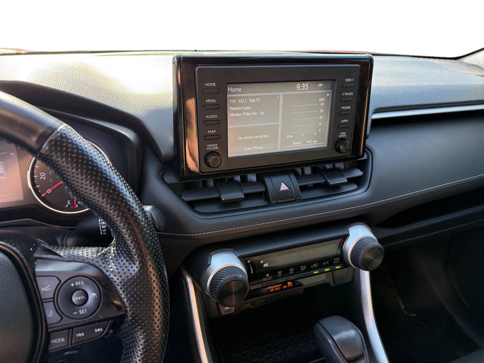 Used 2019 Toyota RAV4 LE w/ Carpet Mat Package FWD image 12