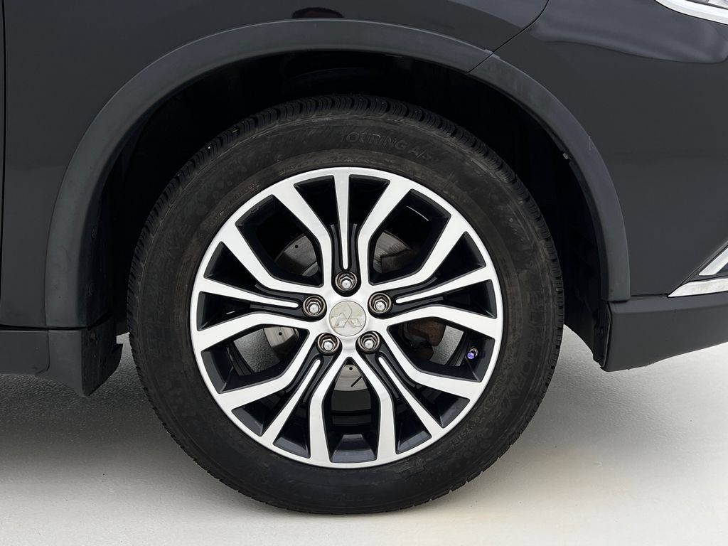 Used 2016 Mitsubishi Outlander SEL AWD/4WD image 29