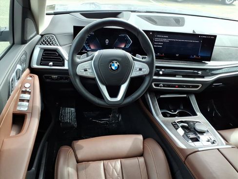 Used 2023 BMW X7 xDrive40i w/ Premium Package image 8
