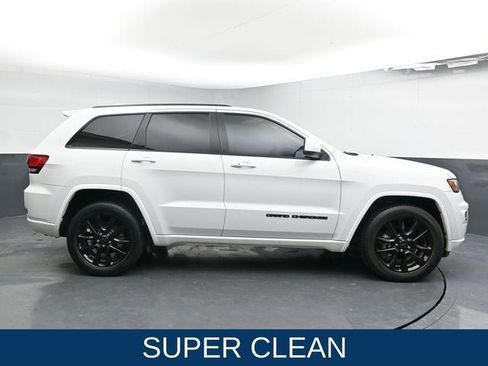Used 2019 Jeep Grand Cherokee Altitude image 12