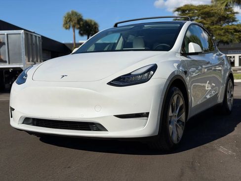 Used 2022 Tesla Model Y Long Range image 6