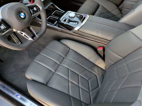 Certified 2025 BMW 760i xDrive w/ Executive Package image 17