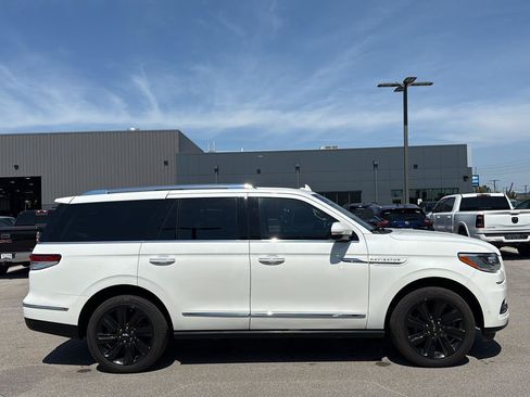 Used 2024 Lincoln Navigator Reserve w/ Equipment Group 201A AWD/4WD image 2