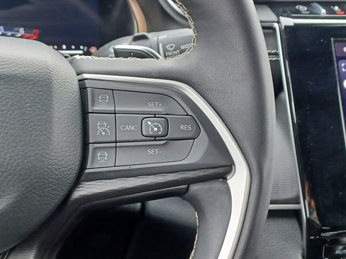 Used 2023 Jeep Grand Cherokee Altitude image 19