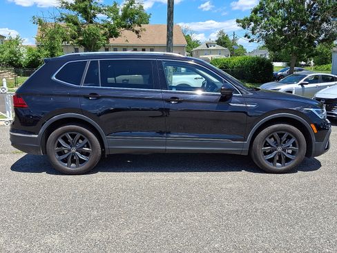 Used 2024 Volkswagen Tiguan SE AWD/4WD image 6