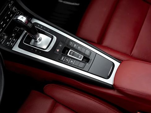 Used 2019 Porsche 911 Targa 4 AWD/4WD image 16
