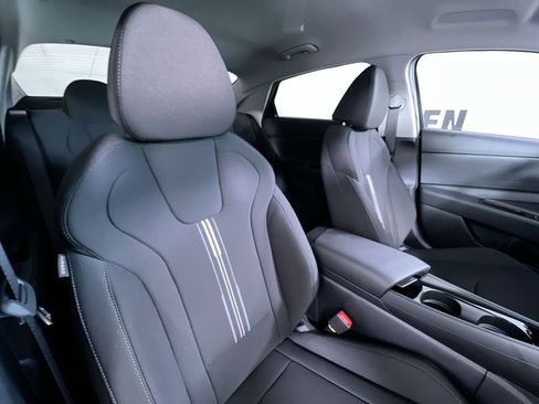 New 2025 Hyundai Elantra Blue image 24