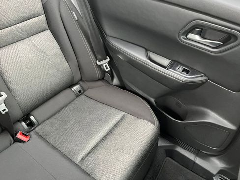 Used 2025 Nissan Rogue SV image 40