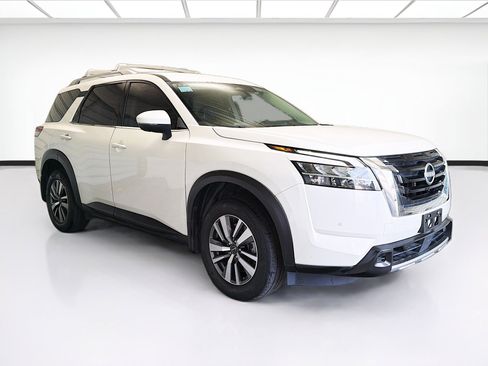 Used 2023 Nissan Pathfinder SL FWD image 3