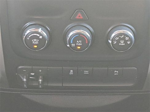 Used 2015 RAM 2500 SLT w/ Luxury Group image 15