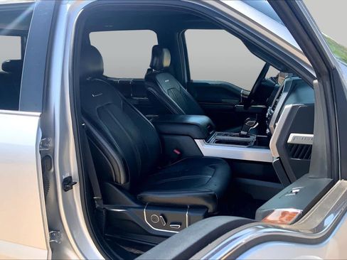 Used 2017 Ford F150 Platinum w/ Equipment Group 701A Luxury AWD/4WD image 8