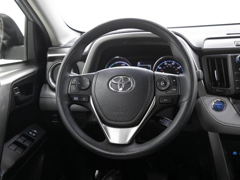 Used 2018 Toyota RAV4 LE AWD/4WD image 16