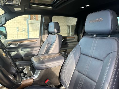 Used 2024 Chevrolet Silverado 2500 High Country w/ High Country Premium Package image 13