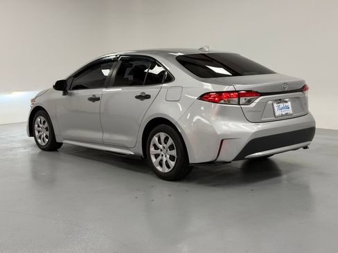 Used 2020 Toyota Corolla LE image 3